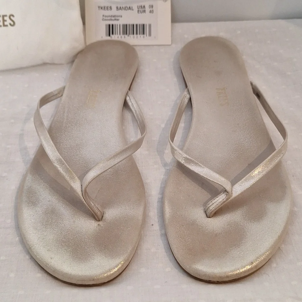 TKEES Women's Sandals in Shimmery Champagne Color Size 9/40